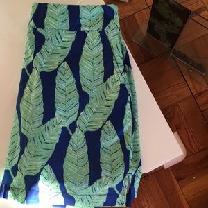NWT Vineyard Vines blue with green leaves 2